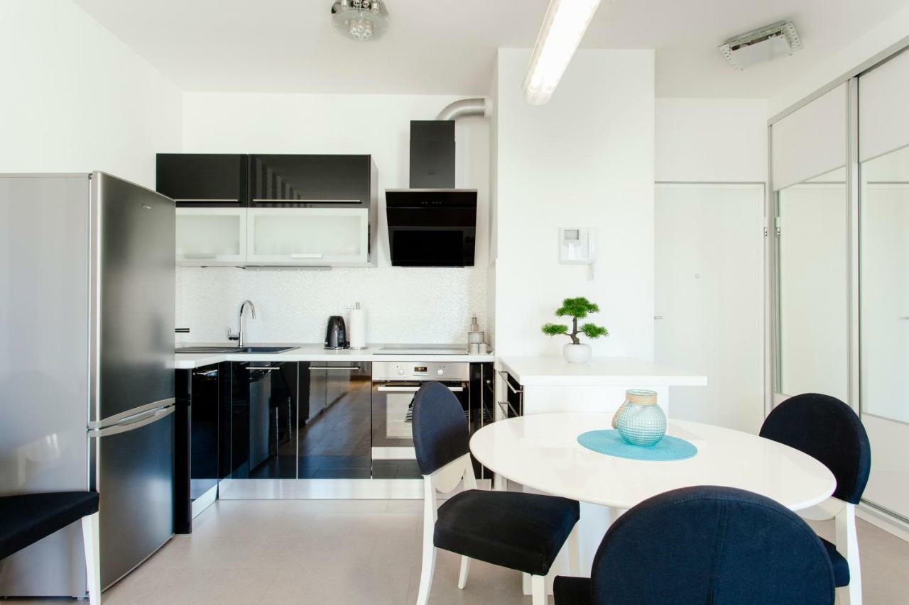New Luxury Apartment Nives On Seaside สปลิท ภายนอก รูปภาพ