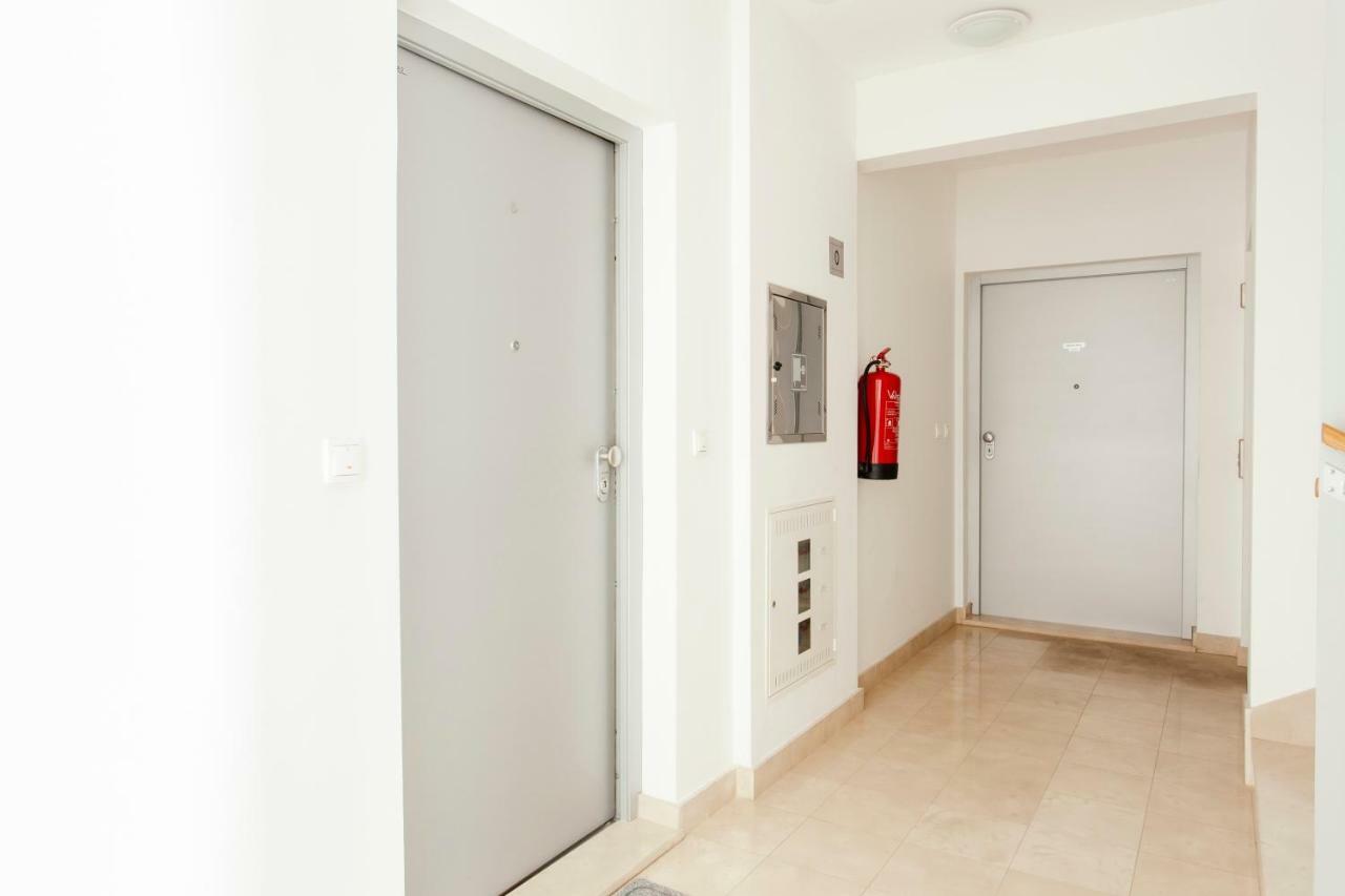 New Luxury Apartment Nives On Seaside สปลิท ภายนอก รูปภาพ
