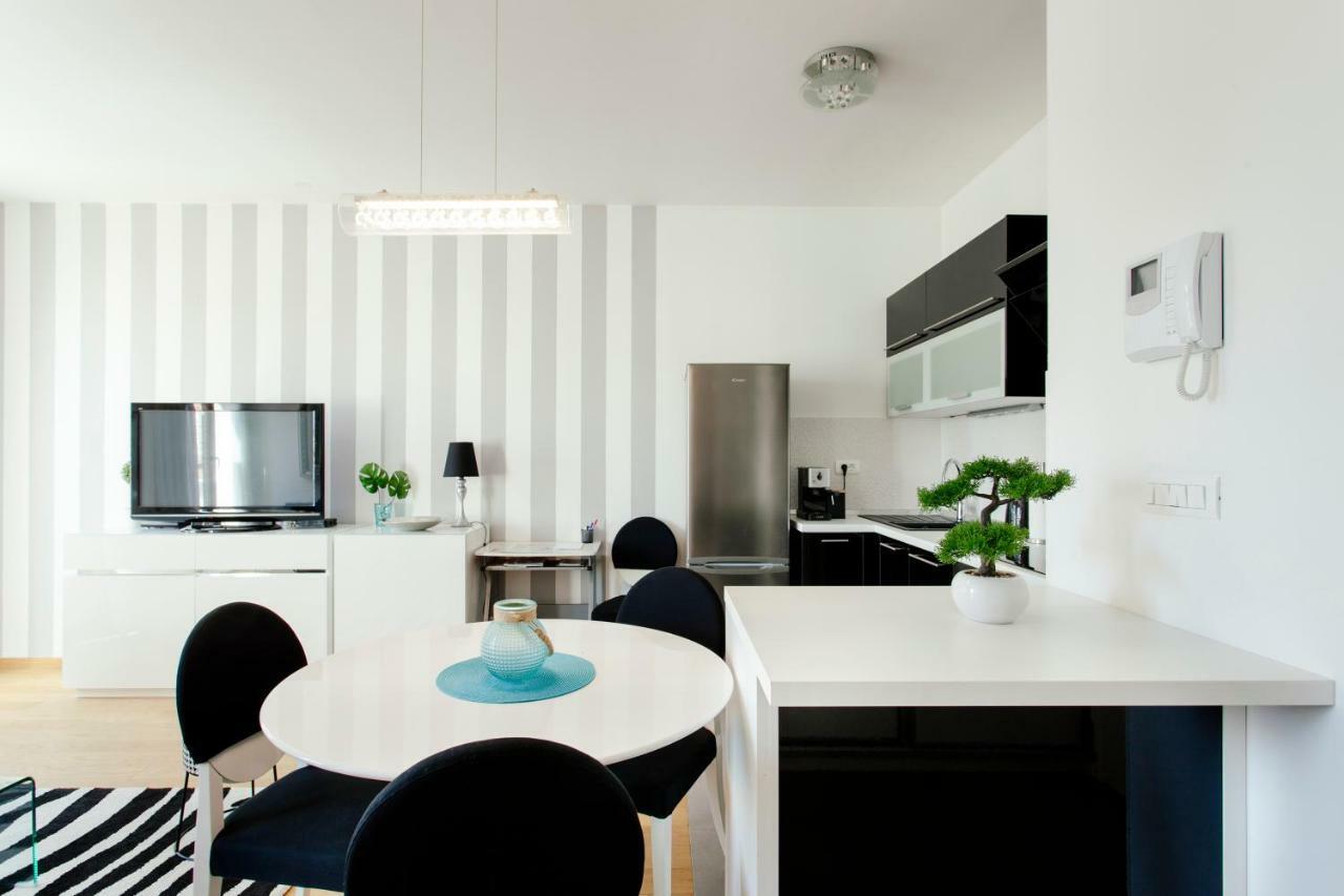 New Luxury Apartment Nives On Seaside สปลิท ภายนอก รูปภาพ